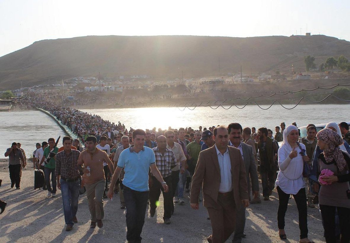 foto rifugiati sul ponte