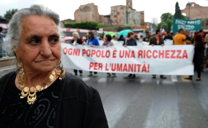 Hate speech: nel 2015 circa 1 episodio al giorno di discorsi d'odio nei confronti della comunità rom