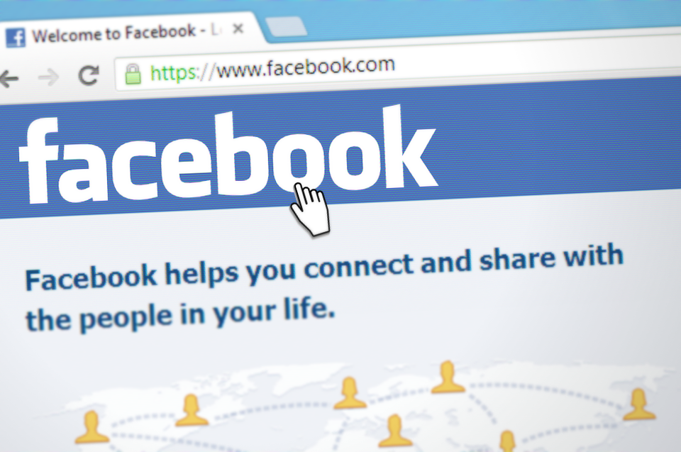 Boldrini a Zuckerberg: troppo odio su Facebook