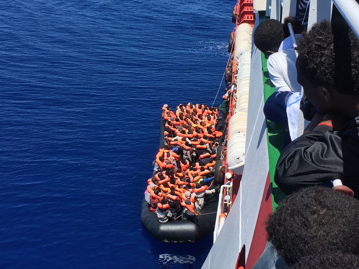 Da eroiche a sospette. La rappresentazione delle operazioni di soccorso di migranti e rifugiati nei media