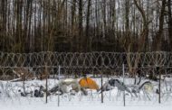 La Polonia avvia la costruzione del muro antiprofughi. L'opposizione: vergogna