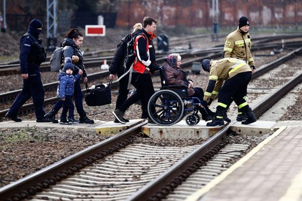 Ucraina. Ue: permesso fino a 3 anni a chi fugge. La Francia media con i Paesi dell’Est